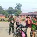 Cegah Dampak Asap Karhutla, Tim Penyuluh Mabes TNI Bersama Koramil dan Polsek Silat Hulu Bagikan Masker