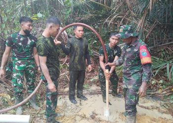 Sebelum Api Datang, Air Disiapkan! TNI-Polri dan Warga Bajau Andai Bangun Sumur Bor Darurat Hadapi Karhutla