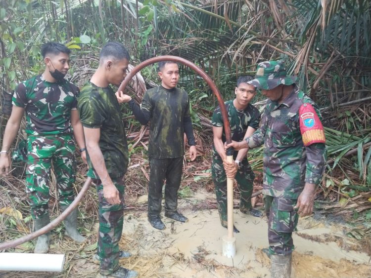 Sebelum Api Datang, Air Disiapkan! TNI-Polri dan Warga Bajau Andai Bangun Sumur Bor Darurat Hadapi Karhutla