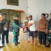 Dari Rumah ke Rumah, Tim Penyuluh Karhutla Mabes TNI Sambangi Warga Terdampak di Desa Lanjak Deras