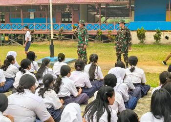 Masuk Sekolah, Tim Mabes TNI Tanamkan Kesadaran Bahaya Karhutla Kepada Pelajar Batang Lupar