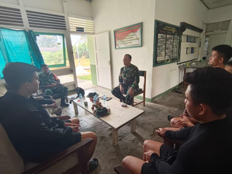 Musim Rawan Karhutla, Tim Penyuluh Mabes TNI Ingatkan Warga Embaloh Hulu Jangan Membakar Lahan