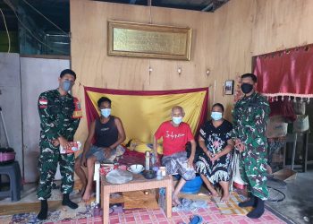 Tak Hanya Cegah Karhutla, Tim Penyuluh Mabes TNI Peduli Lansia di Desa Tanjung Harapan