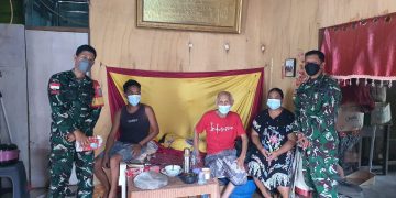 Tak Hanya Cegah Karhutla, Tim Penyuluh Mabes TNI Peduli Lansia di Desa Tanjung Harapan