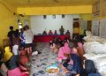 Kuatkan Ketahanan Pangan, Babinsa Koramil 1206-13/Bunut Hulu Hadir dalam Pembagian Bantuan di Desa Temuyuk