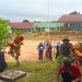 Dukung Kebersihan Lingkungan Pendidikan, Babinsa Koramil Badau Kopda Dwi Apriyanto Ikuti Karya Bakti di SMAN 1 Badau
