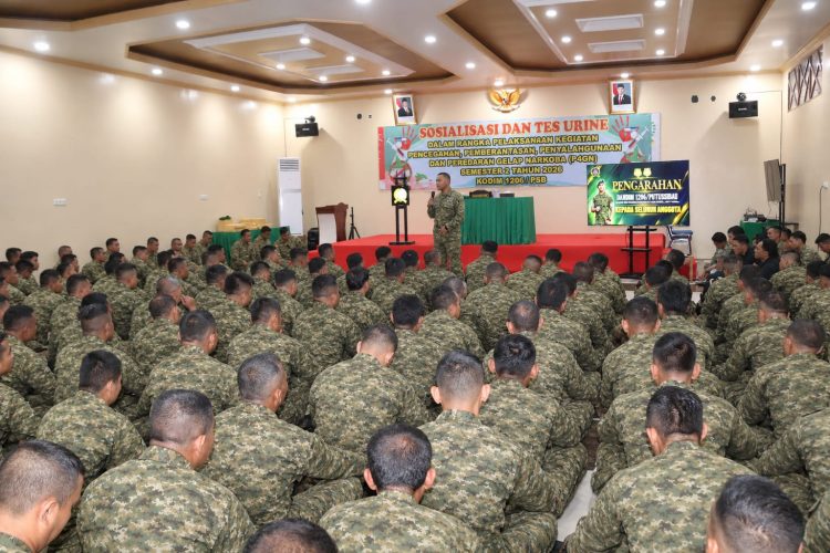 Dandim 1206/Putussibau Beri Pengarahan dan Penekanan kepada Anggota Saat Jam Komandan