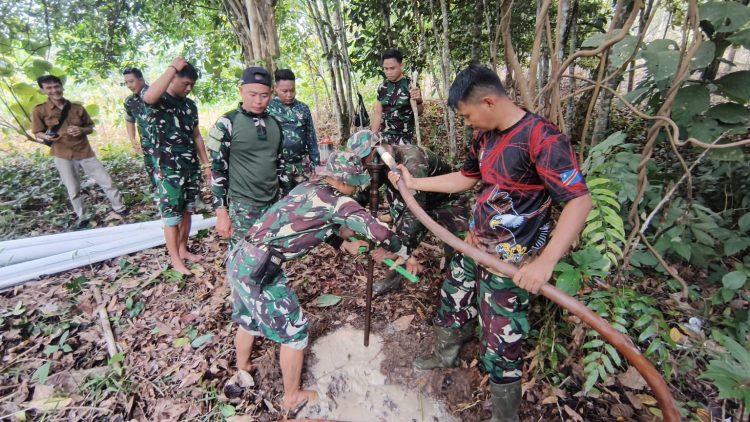ANTISIPASI KARHUTLA, PERSONEL KORAMIL 1206-13/BUNUT HULU BUAT SUMUR BOR